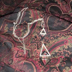 Avon Geometric dimensions long necklace